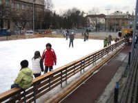 Muska osoba potrebna za posao montaža klizališta sezonski :: Tražim Bilo Koji Posao Oglasi Beograd