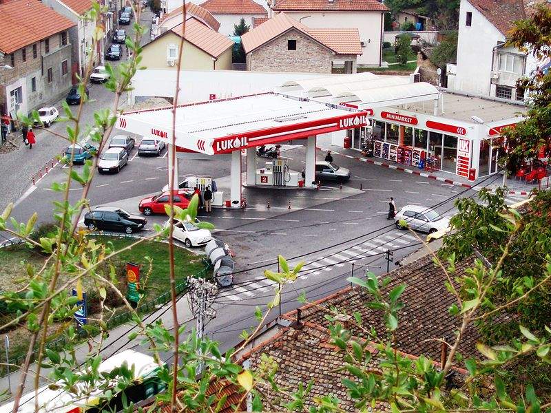 Nema više radnika koji toče gorivo na pumpama - Benzinskim Stanicama u Srbiji