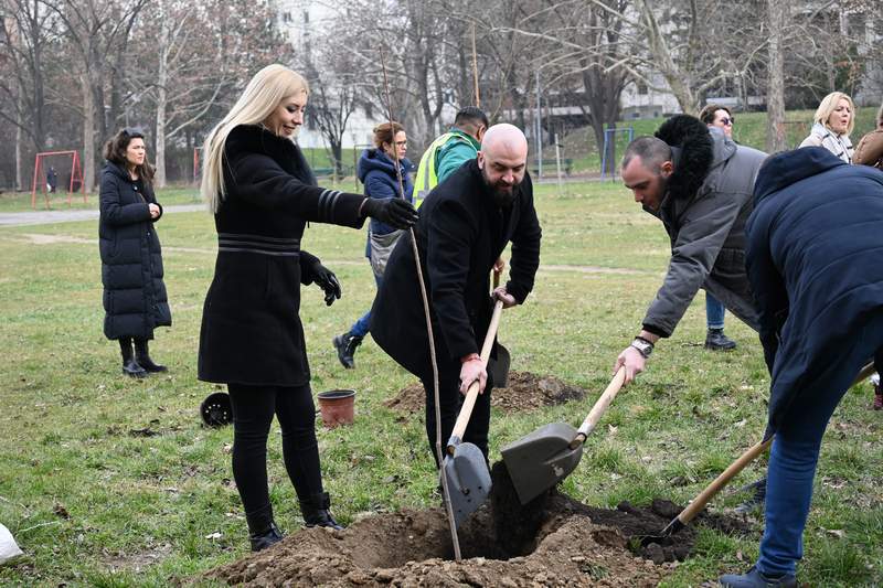 Posađeno još četrdeset stabala u vrtu nade kao simbol podrške i sećanja