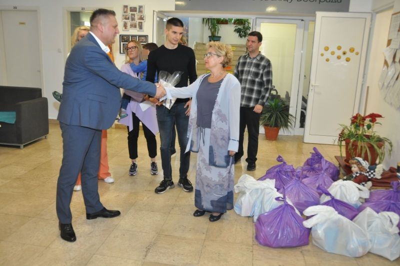 Paketi pomoći uručeni Prihvatilištu za decu Beograda - Zvezdara